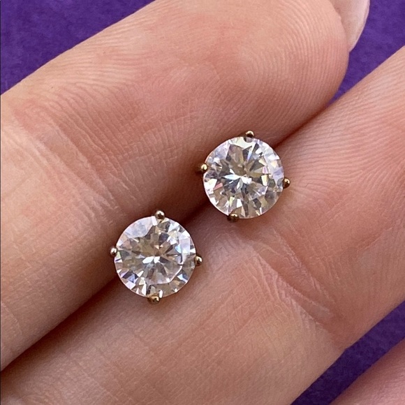 💛 Classic 925 Gold CZ Stud Earrings - Picture 6 of 7